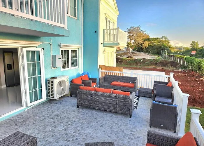 Modern Luxury 2-Bedroom 2.5-Bathroom Townhouse